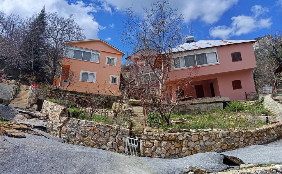 100 ev boşaltıldı kaygılı bekleyiş sürüyor