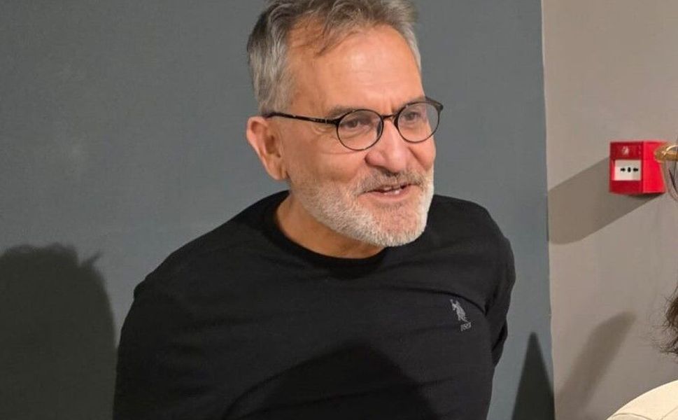 Akademisyenlikten atılmasını kültürel kazanca dönüştürdü