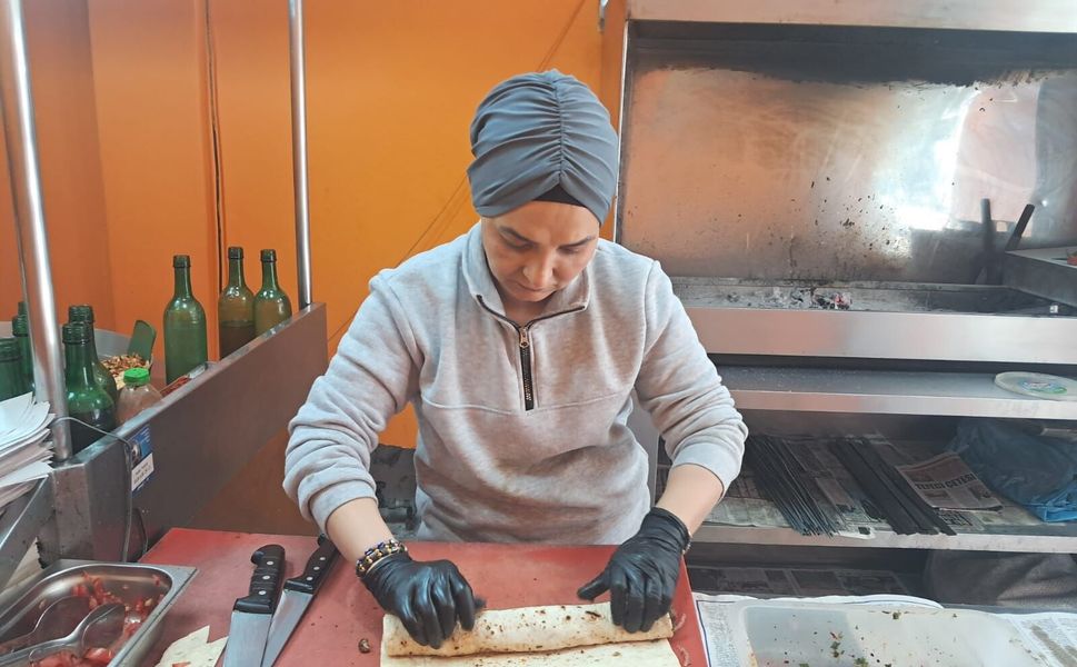 Kemoterapiyle Mücadele, Tezgah Başında Direniş: Esra Usta Hayata Tutunuyor