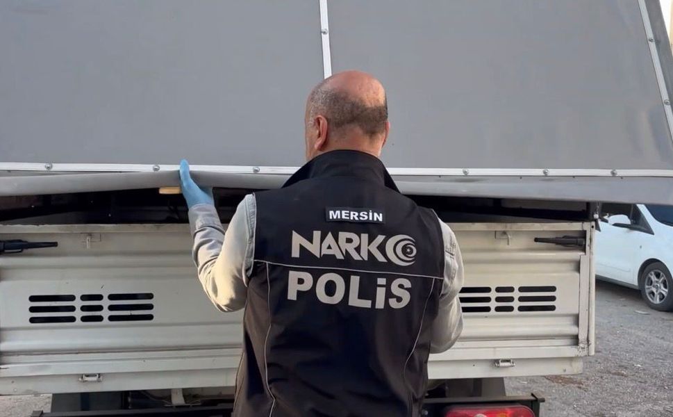 Mersin'de 184 kilo 900 gram takoz esrar ele geçirildi