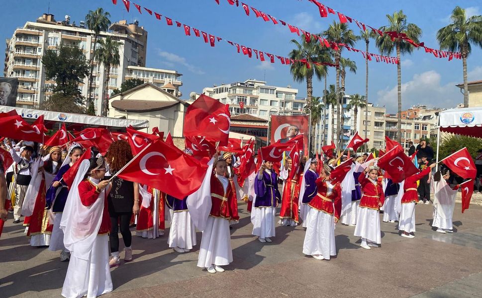 Mersin’de 23 Nisan törenle kutlandı
