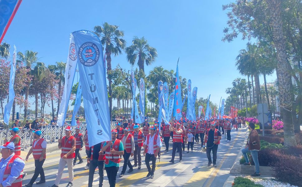 Mersin'de 1 Mayıs Coşkusu Binlerce Kişiyi Buluşturdu