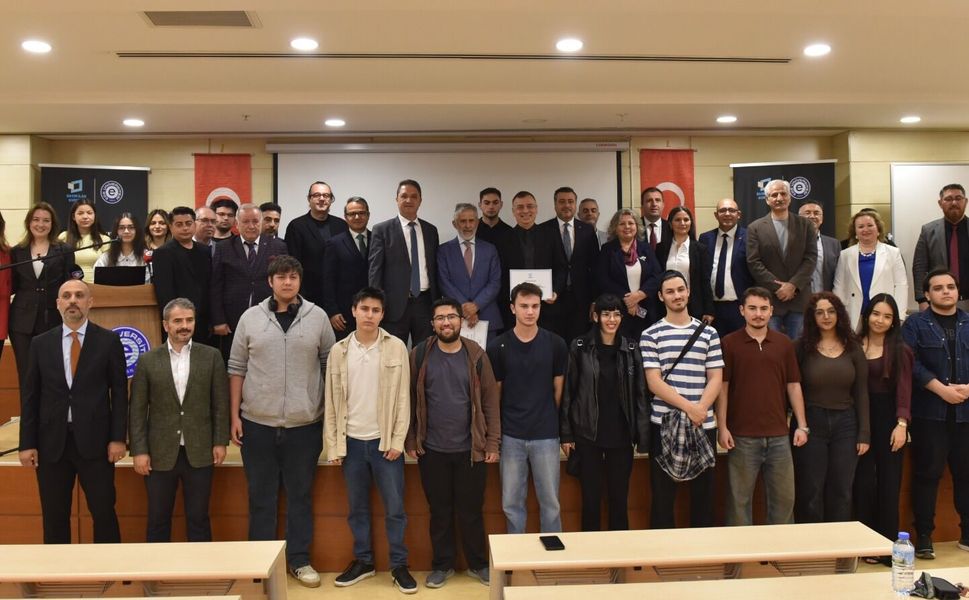 Genç iletişimciler 15 Temmuz ruhunu manşetlere taşıdı