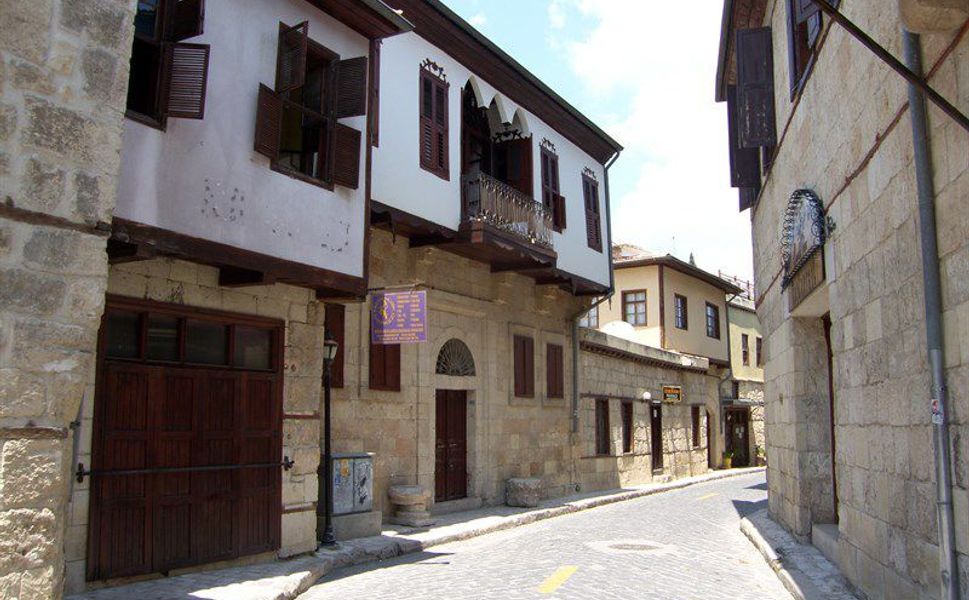 Geçmişin izleri tarihi Tarsus evlerinde yaşıyor