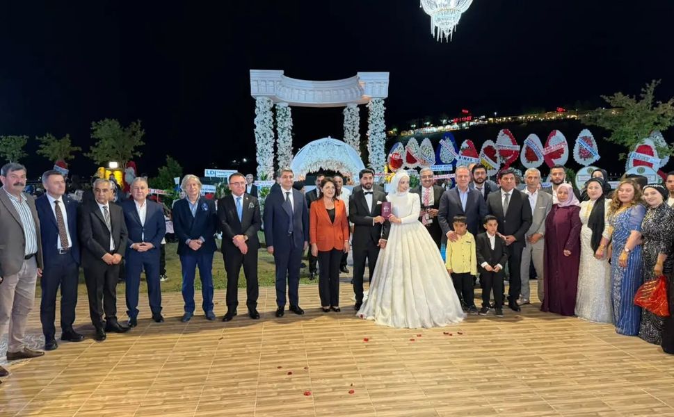 Mersin’in önde gelen isimleri genç çiftin mutluluğuna tanıklık etti