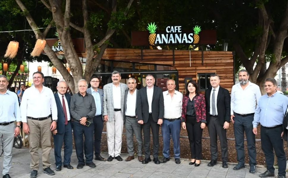 Ananas Cafe Mezitli Demokrasi Meydanında Yeniden Açıldı
