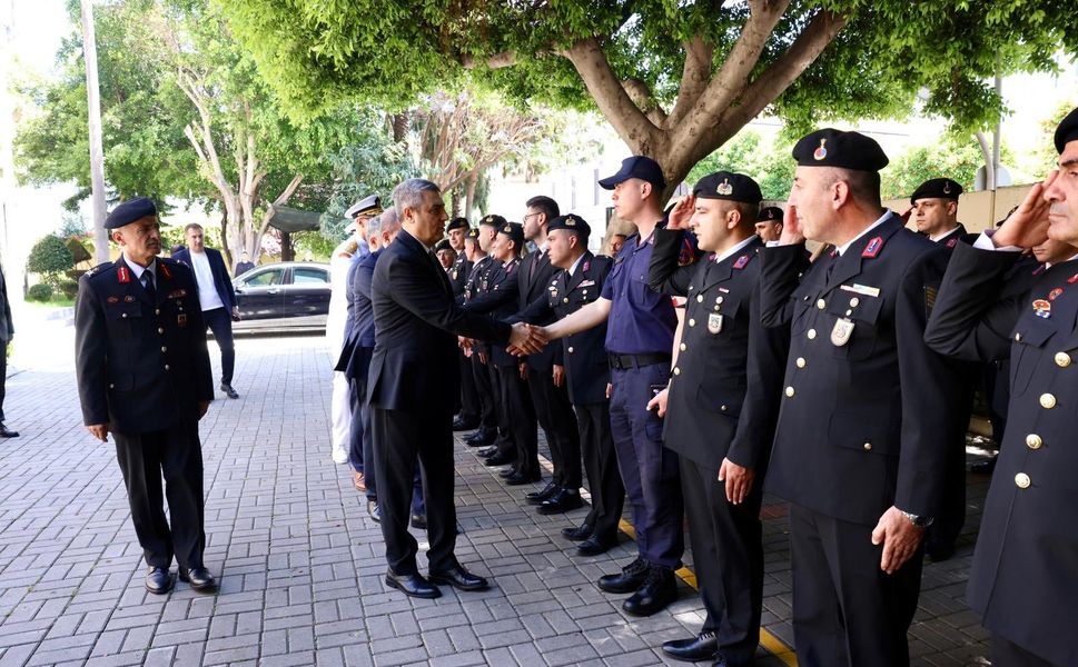 Vali Toros’tan il jandarma komutanlığına bayram ziyareti