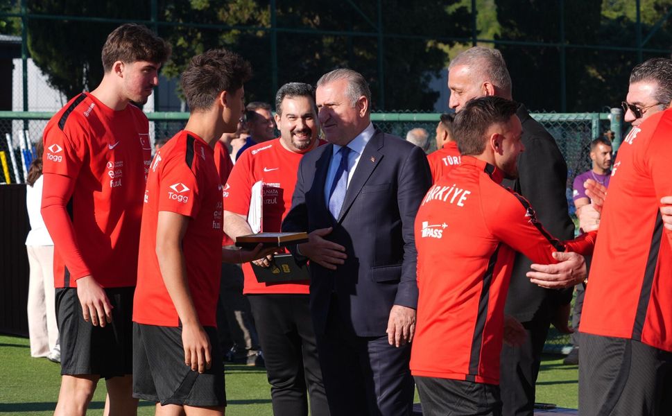 Dünya Kupası yolunda milli takıma moral ziyareti
