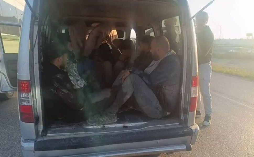 Aracına 10 göçmen sığdıran insan tacirine 100 bin TL ceza