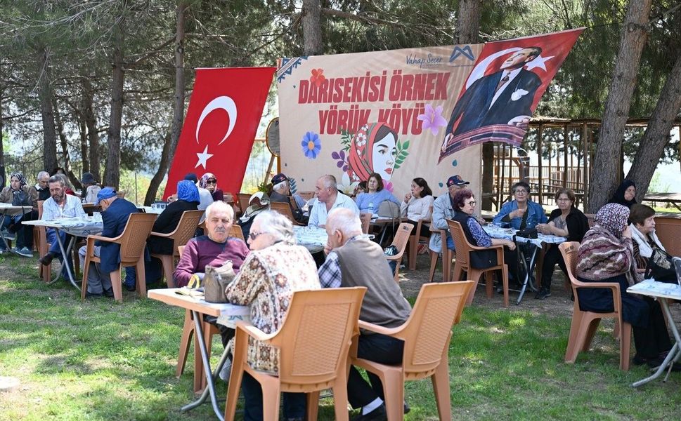 Mersin'de gazi ve eşleri aynı sofrada buluştu