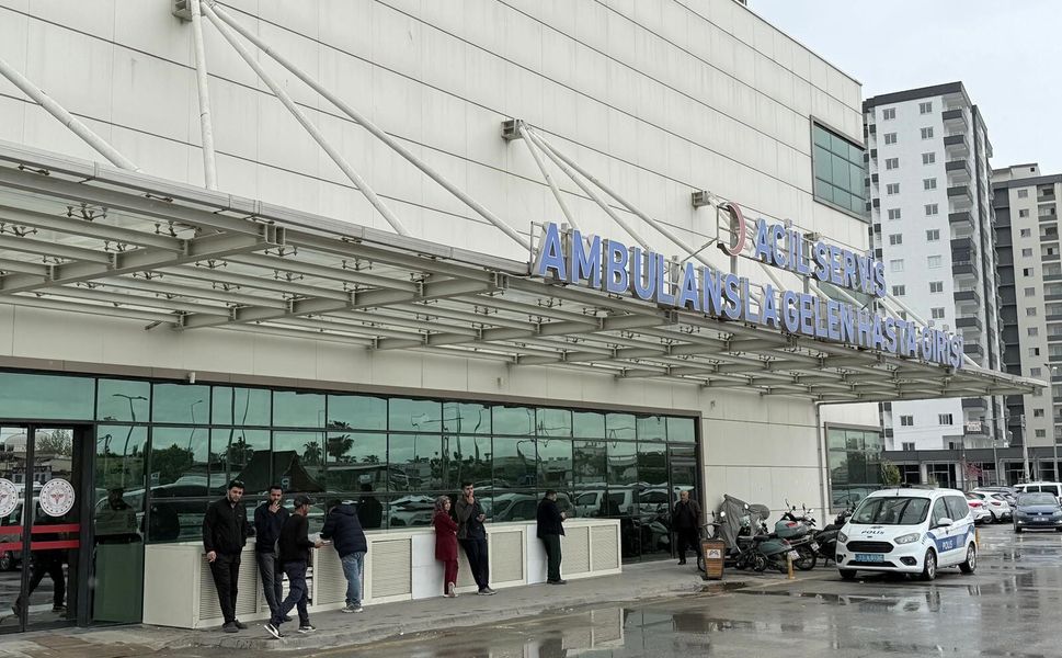 Tarsus’ta 4 öğrenci bozuk salamdan zehirlendi