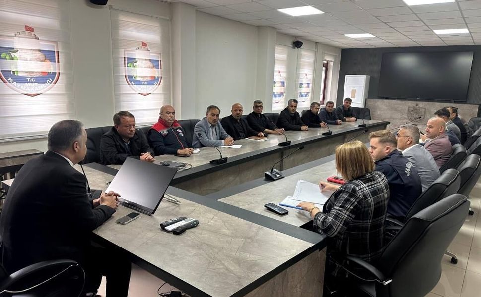 Mersin'de kayısı hasadı değerlendirme toplantısı yapıldı