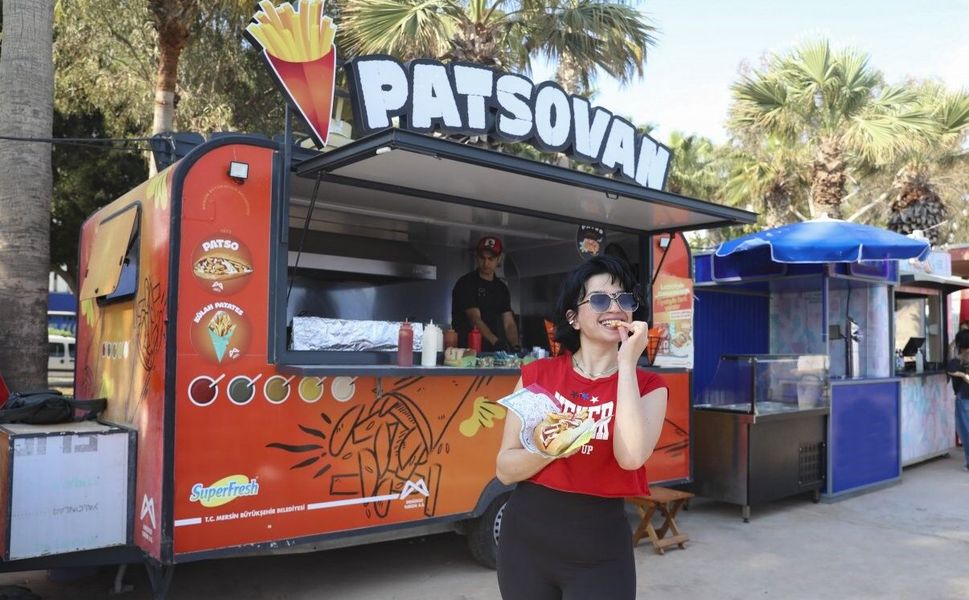 Balık ekmekten waffle’a: Mersin’de mobil lezzet şöleni