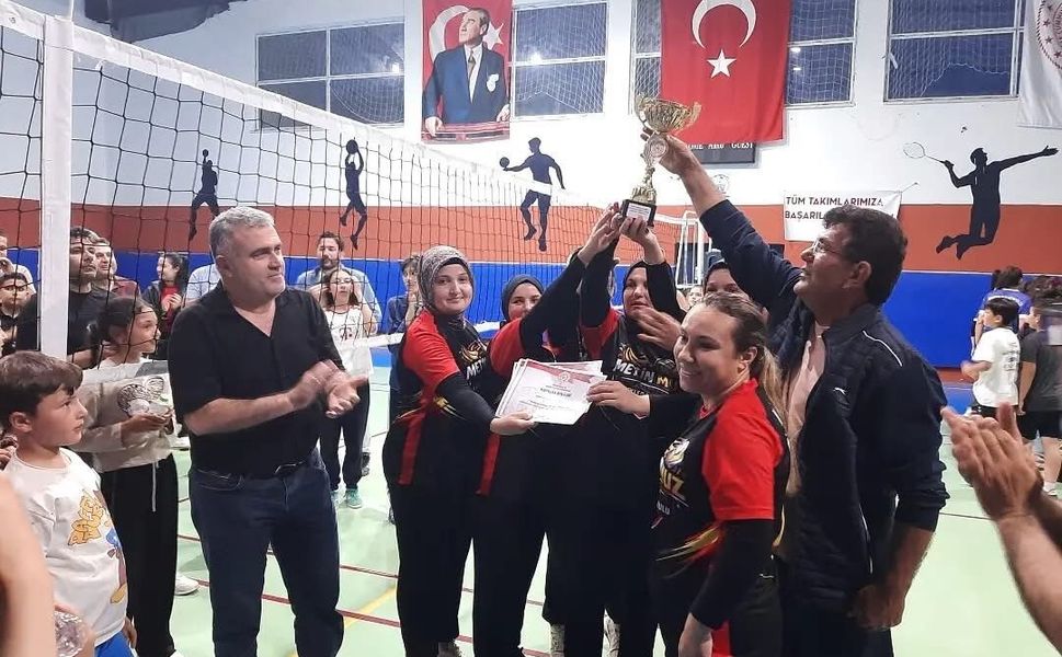 "Evimin Sultanları Anneler Günü Voleybol Turnuvası" yapıldı