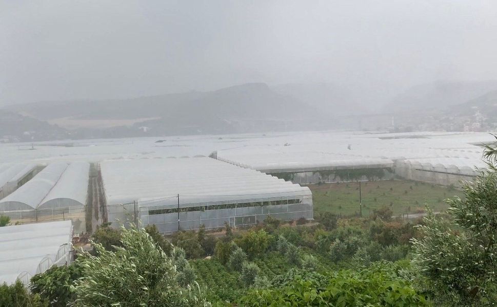 Mersin’de beklenen yağış başladı