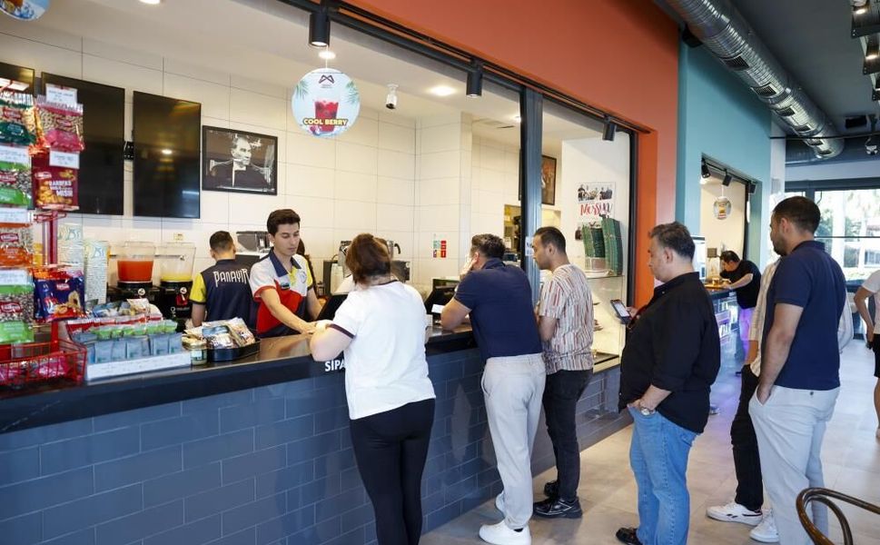 Mersin’de bayramın adresi belediye kafeleri oldu