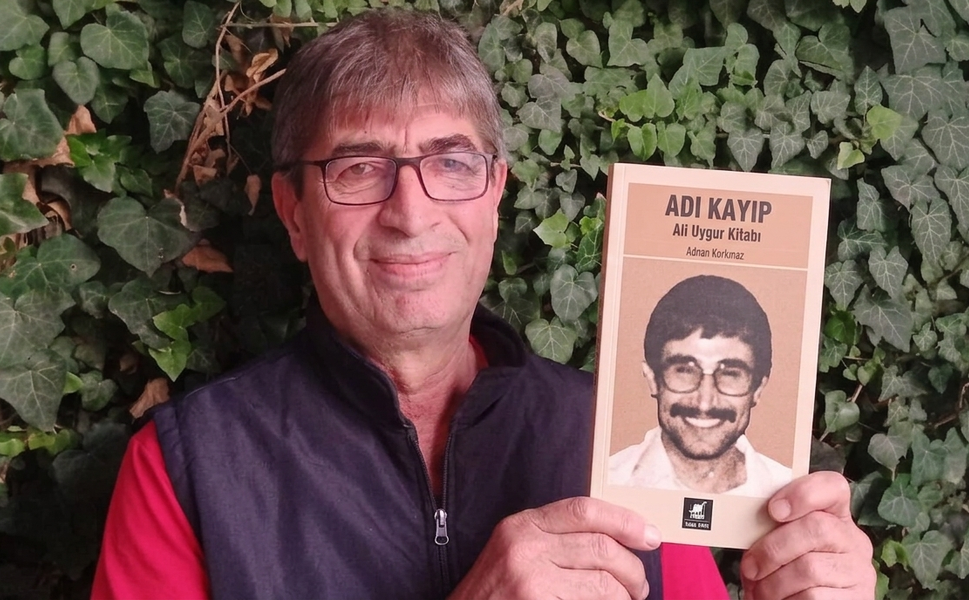 Yıllar sonra mezarını bulduğu arkadaşının kitabını yazdı
