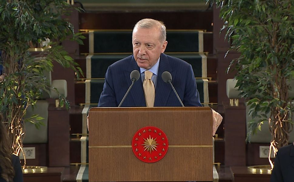 Cumhurbaşkanı Erdoğan: Gençlerimizle kol kola, omuz omuza yürümeyi sürdüreceğiz