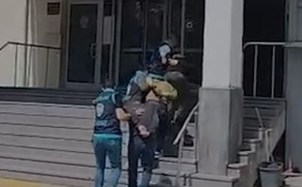 Ev baskınında öldürülen Emirhan'ın cinayet şüphelisi 12 gün sonra Mersin'de yakalandı