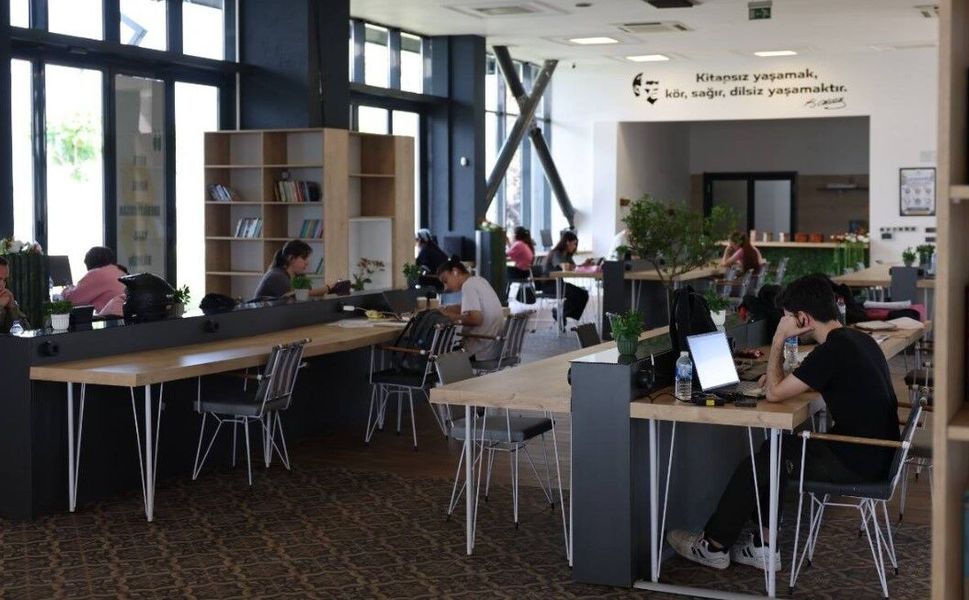 Doğa içinde eğitim: Yeni kütüphane öğrencilerle buluştu