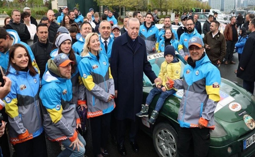 Erdoğan, İpek Yolu Rallisi'ne katılan sporcularla bir araya geldi