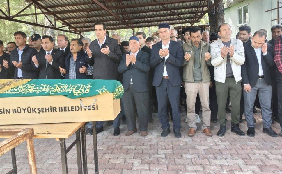Kaymakam Topsakaloğlu, hayatını kaybeden kardeşlerin cenazesine katıldı