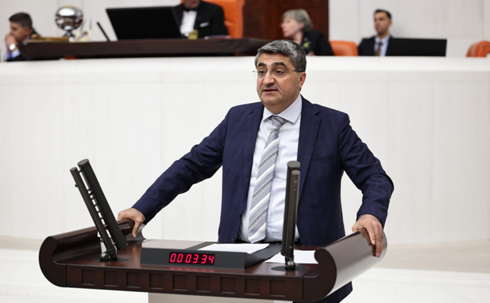 Ekmen: “Ekranlarda toplumsal çürüme hikayesi pompalanıyor”