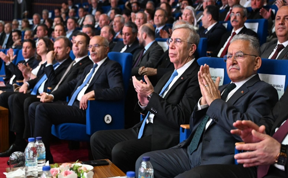 Mansur Yavaş tarihi kentler birliği’nde yeniden başkan seçildi