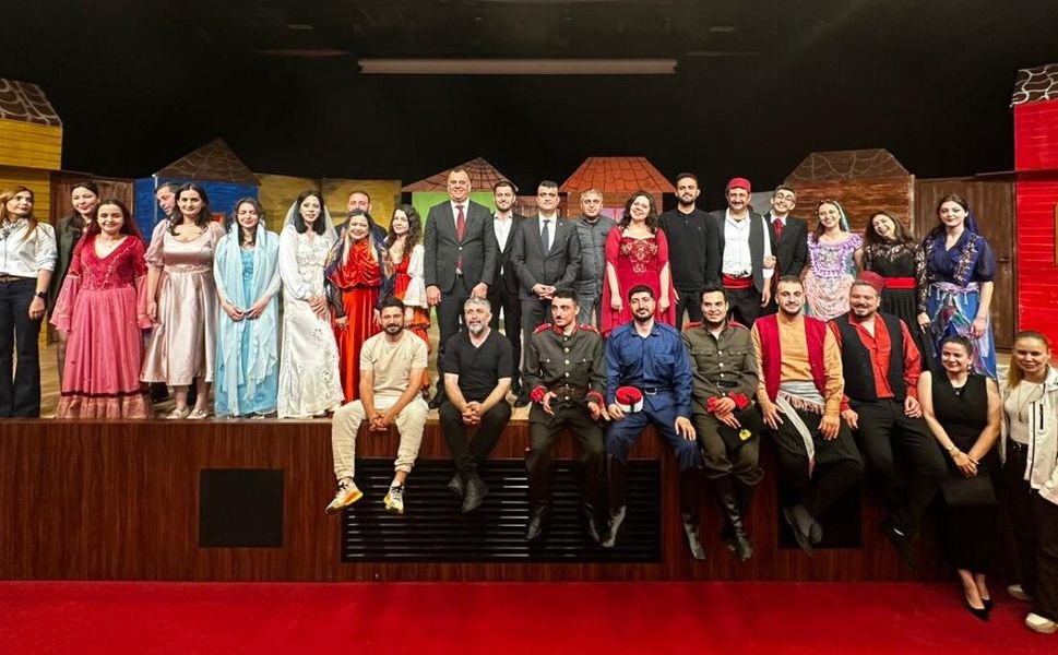 “Şekerpare” tiyatro oyunu İskenderun’da sahnelendi