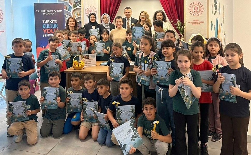 Halk kütüphanesi çocuklara sanat merkezi oldu