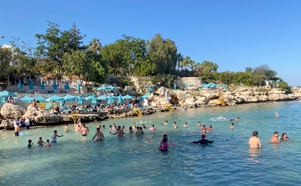 Tatilin son dakikalarını plajda saniye saniye değerlendirdiler