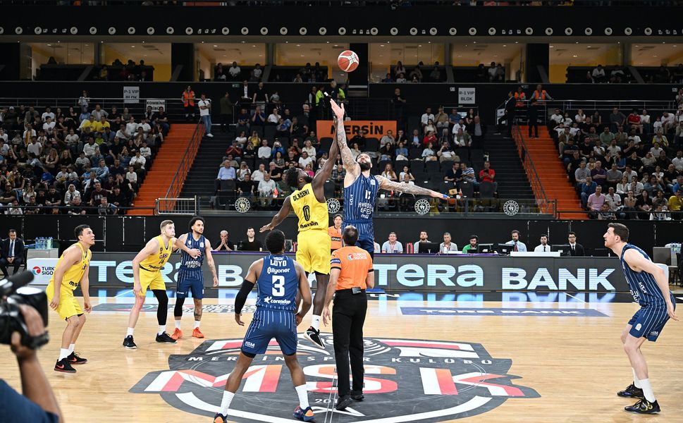 Mersin Spor 86-88 Anadolu Efes: Konuk ekip son nefeste kazandı