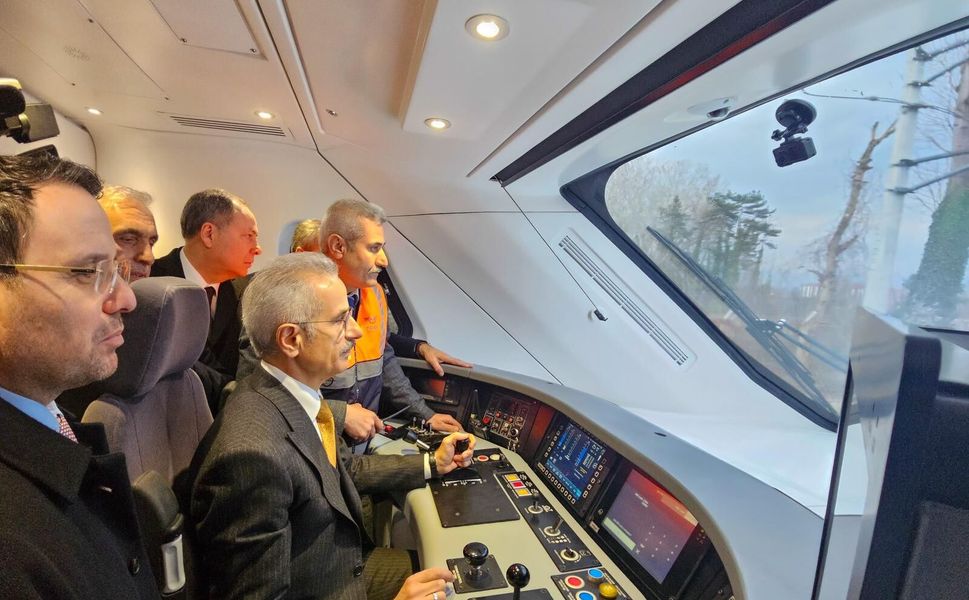 Milli elektrikli hızlı tren saatte 240 kilometreye ulaştı