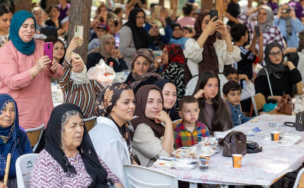 Kadınlar Anneler Günü için Tarsus Gençlik Merkezinde buluştu