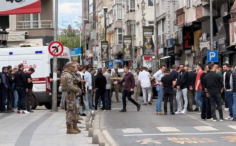 Silahlı kavga ihbarına giden 2 polis şehit oldu