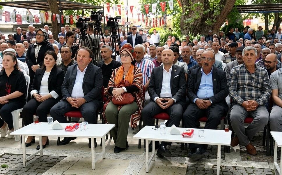 Mut'ta çiftçiye büyük destek: 26 bin metre sulama borusu dağıtıldı