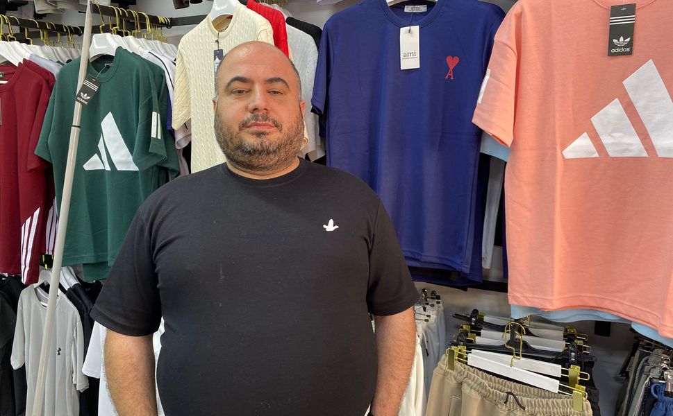 Öğretmenliği bıraktı, çarşıya döndü