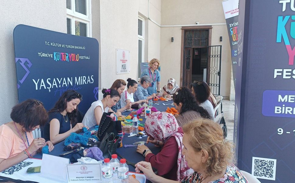 Geleneksel keçe sanatı sanatseverlerle buluştu