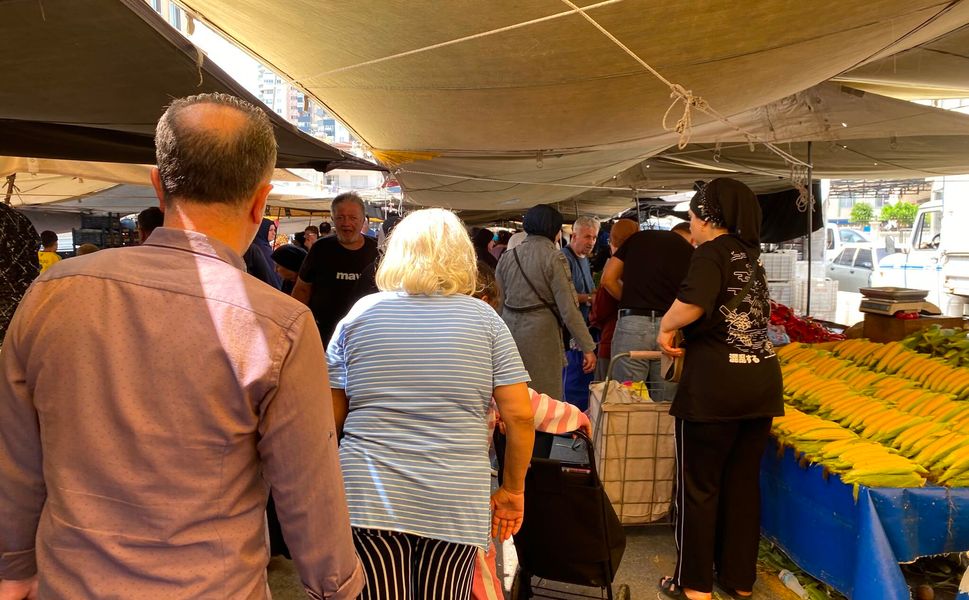 Mersin semt pazarında “şampiyon” avokado oldu