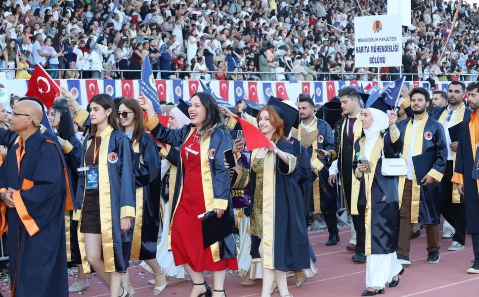 Rektör tüm personele mezuniyete zorunlu katılım talimatı