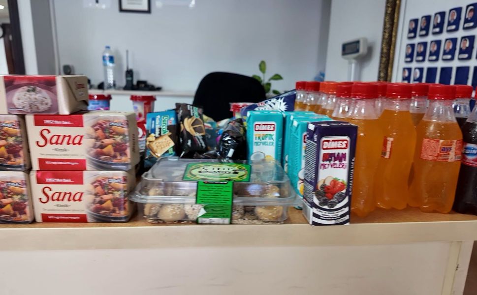 Akdeniz Belediyesi denetimlerinde tarihi geçmiş gıda ürünleri ele geçirildi
