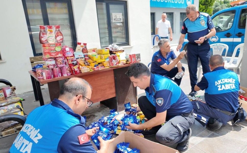 Mersin'de tarihi geçmiş ürünlere el konuldu