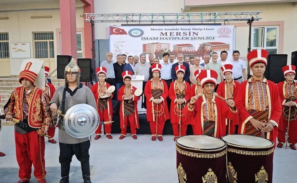 Mersin’de eğitim ve maneviyat şenlikte buluştu