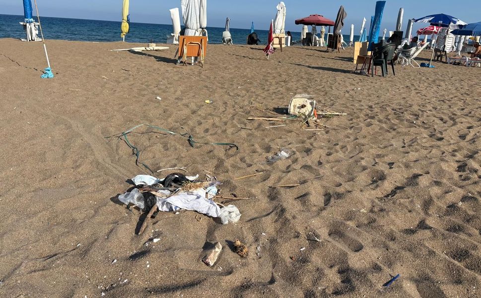 Altın sahiller plastik atıklarla doldu