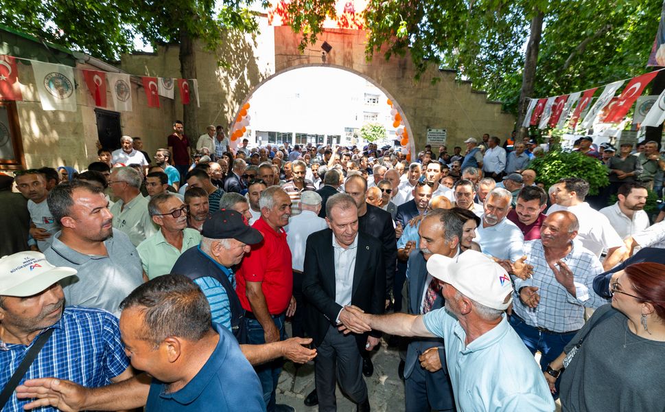 Başkan Seçer,  64. Mut Karacaoğlan Kayısı Kültür ve Sanat Festivali’ne katıldı