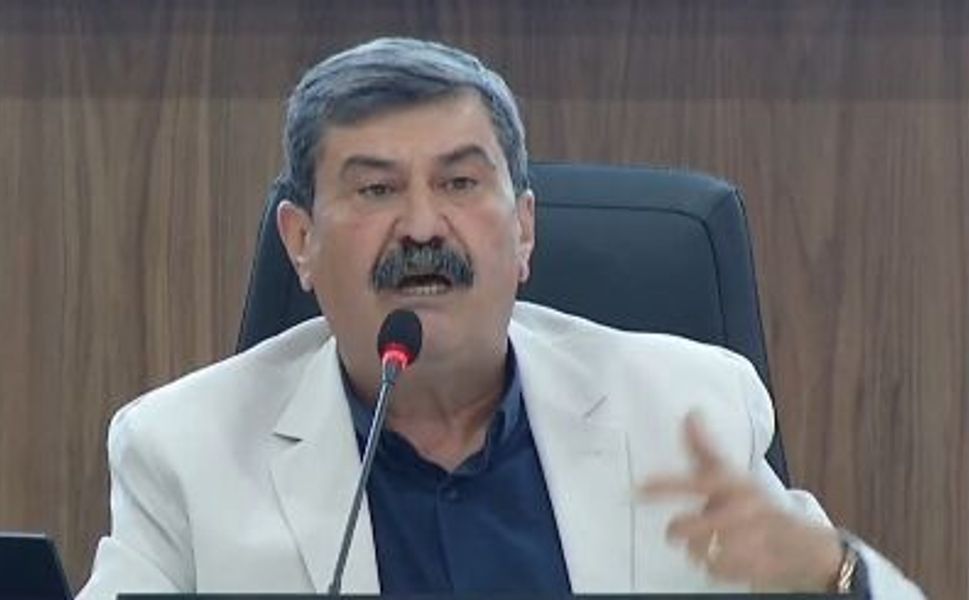 Toroslar Meclisinde bütçe yemeği ve arsa satışı gerginliği