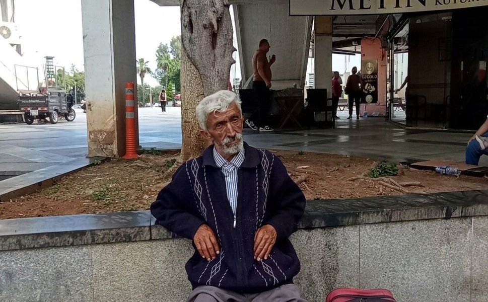 Ömrünü boya sandığına adadı