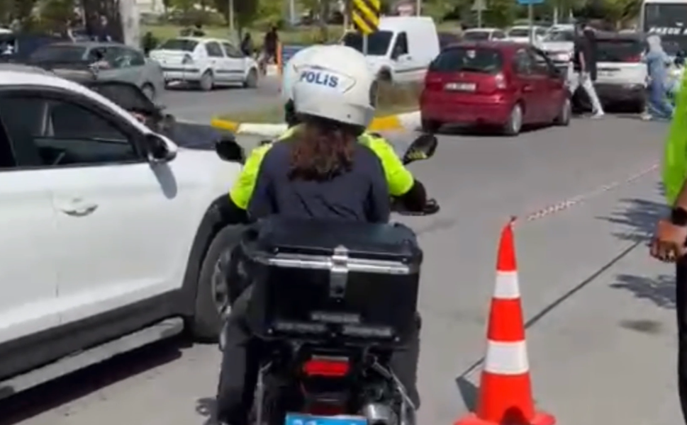 Mersin polisi, geç kalan adayları sınava yetiştirdi