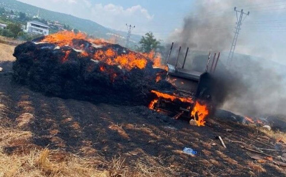 Tarsus'ta saman balyaları alev alev yandı