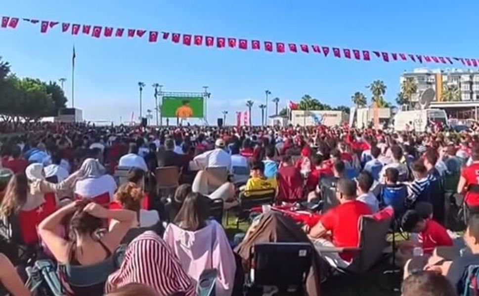 Mersin'de sabahın ilk ışıklarıyla Milli coşku